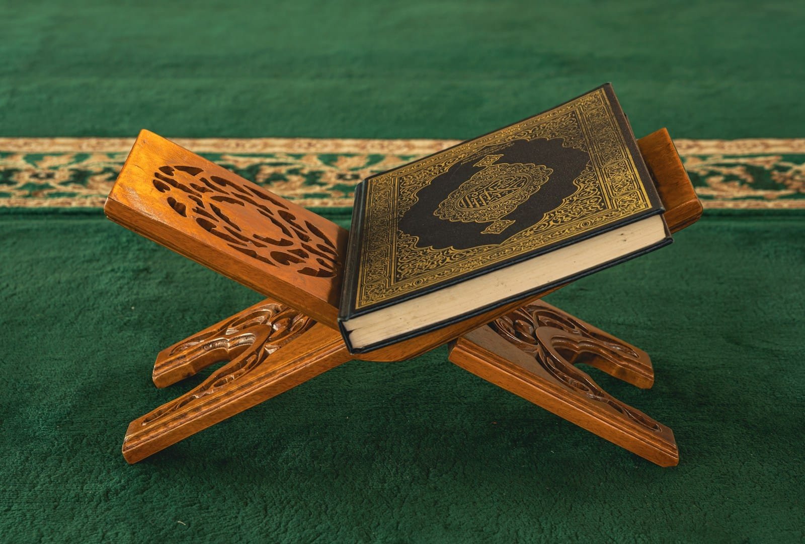 دورات تحفيظ القرآن الكريم: أهميتها وأهدافها